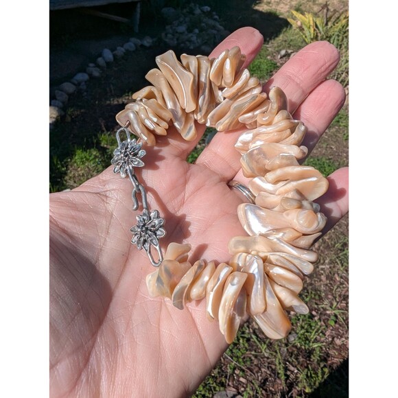 Vintage Shell & Pewter Bracelet - Picture 6 of 11